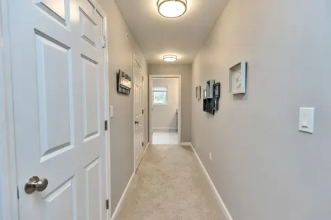 235 Woodview Way Manchester NH 03102