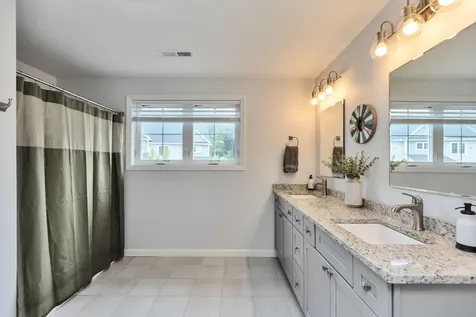 235 Woodview Way Manchester NH 03102