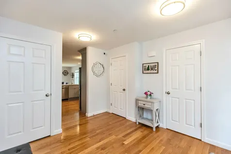 235 Woodview Way Manchester NH 03102