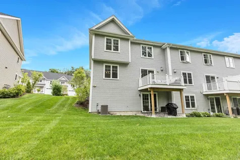 235 Woodview Way Manchester NH 03102