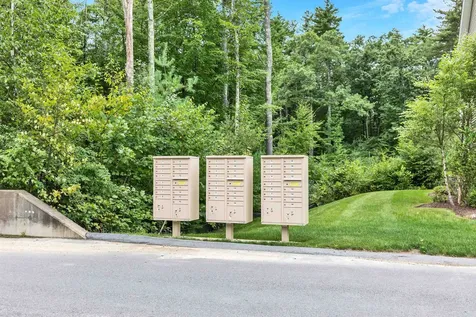 235 Woodview Way Manchester NH 03102