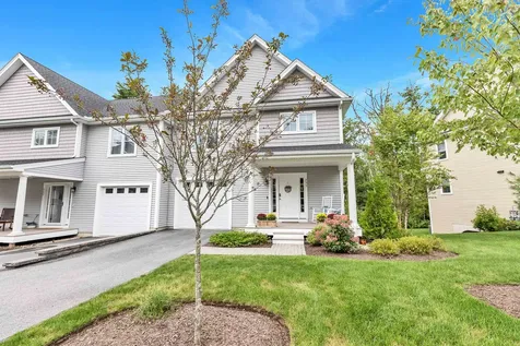 235 Woodview Way Manchester NH 03102