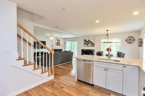 235 Woodview Way Manchester NH 03102