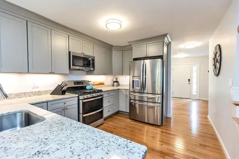 235 Woodview Way Manchester NH 03102