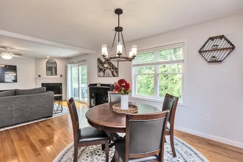 235 Woodview Way Manchester NH 03102