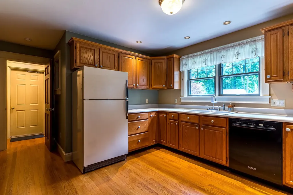 5 Jenkins Avenue Portsmouth NH 03801