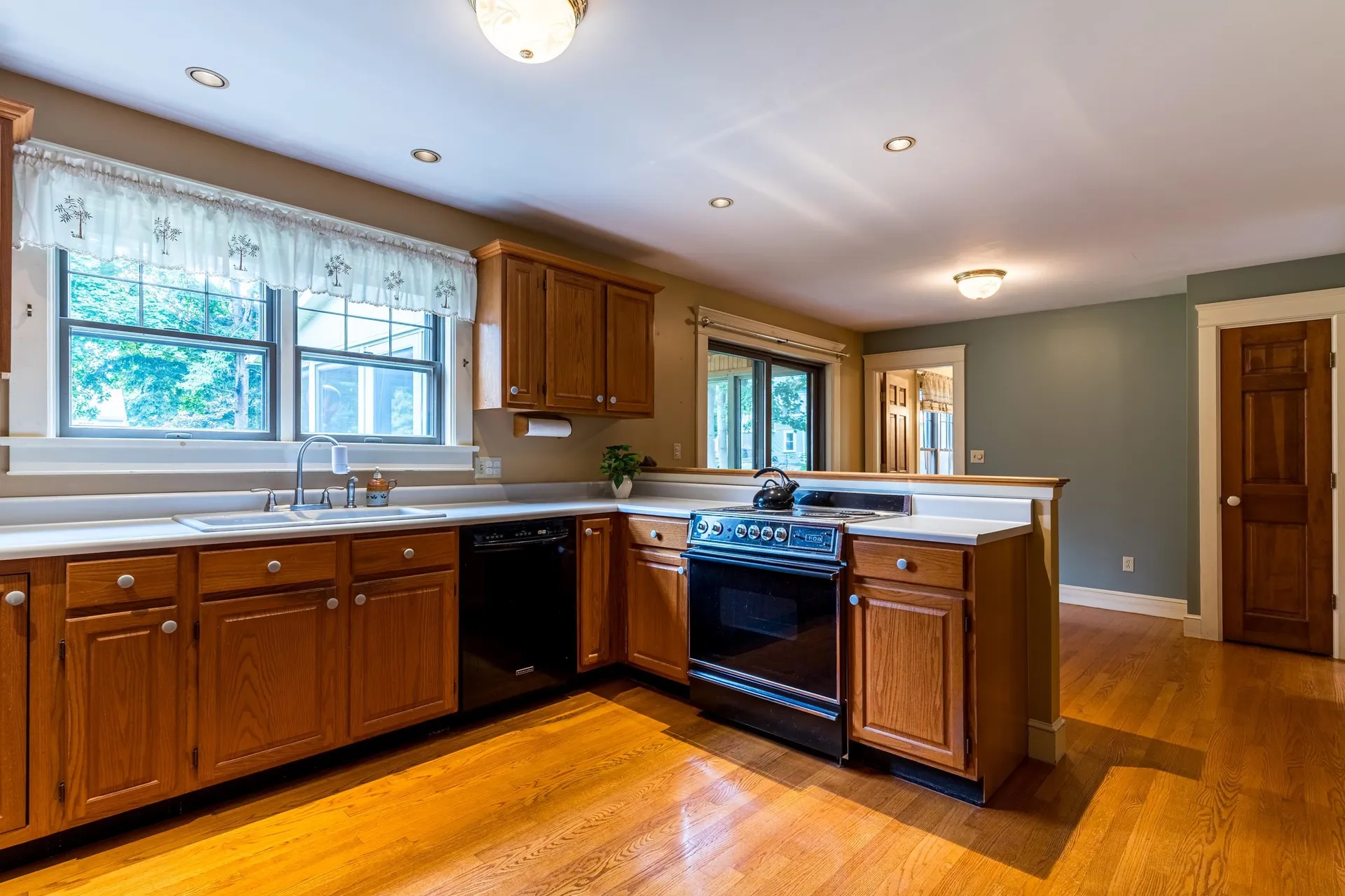 5 Jenkins Avenue Portsmouth NH 03801
