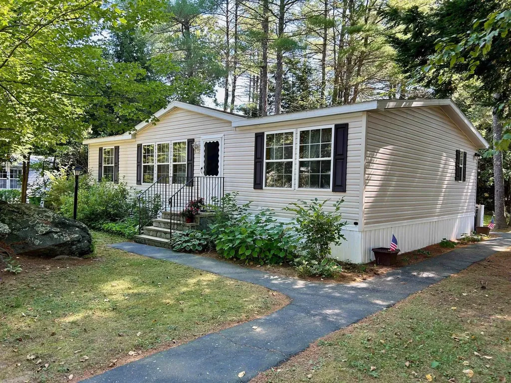 17 Murray Drive Rochester NH 03868