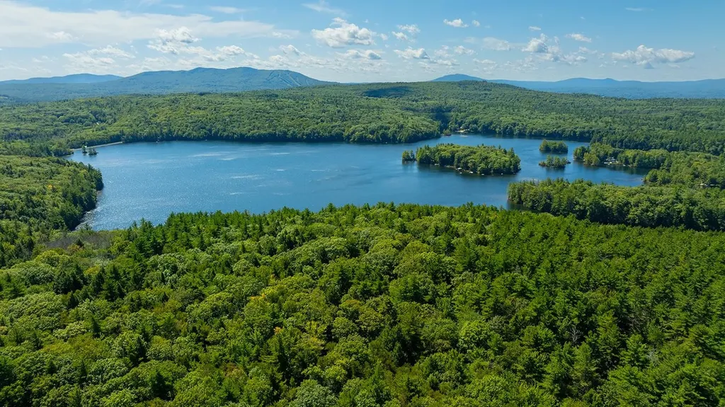 182 Reservoir Road Deering NH 03244