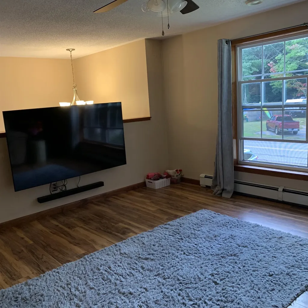 17 Davis Boulevard Rochester NH 03868