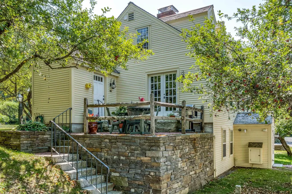 85 Dartmouth College Highway Lyme NH 03768