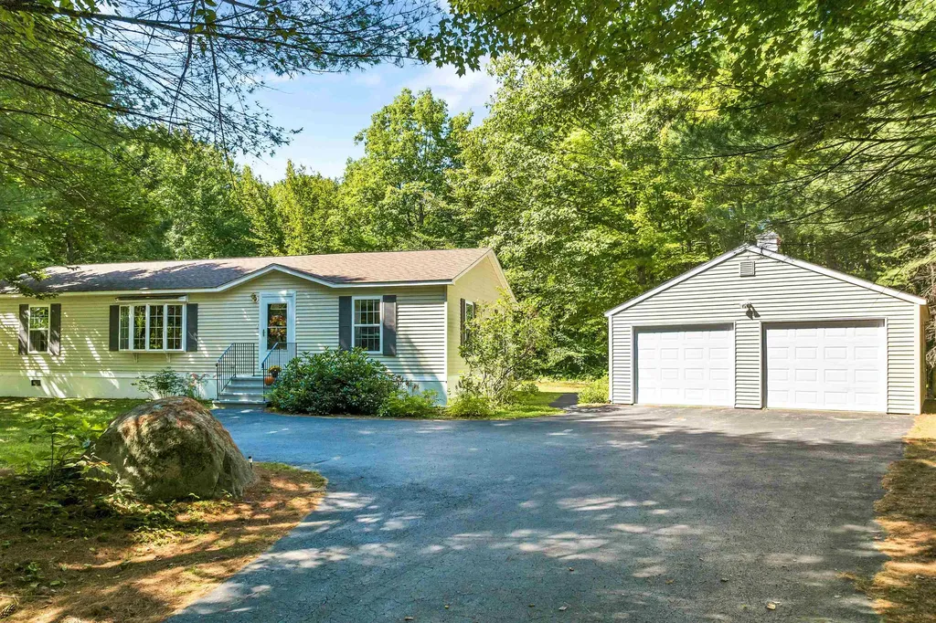 14 Moultrie Drive Wolfeboro NH 03894