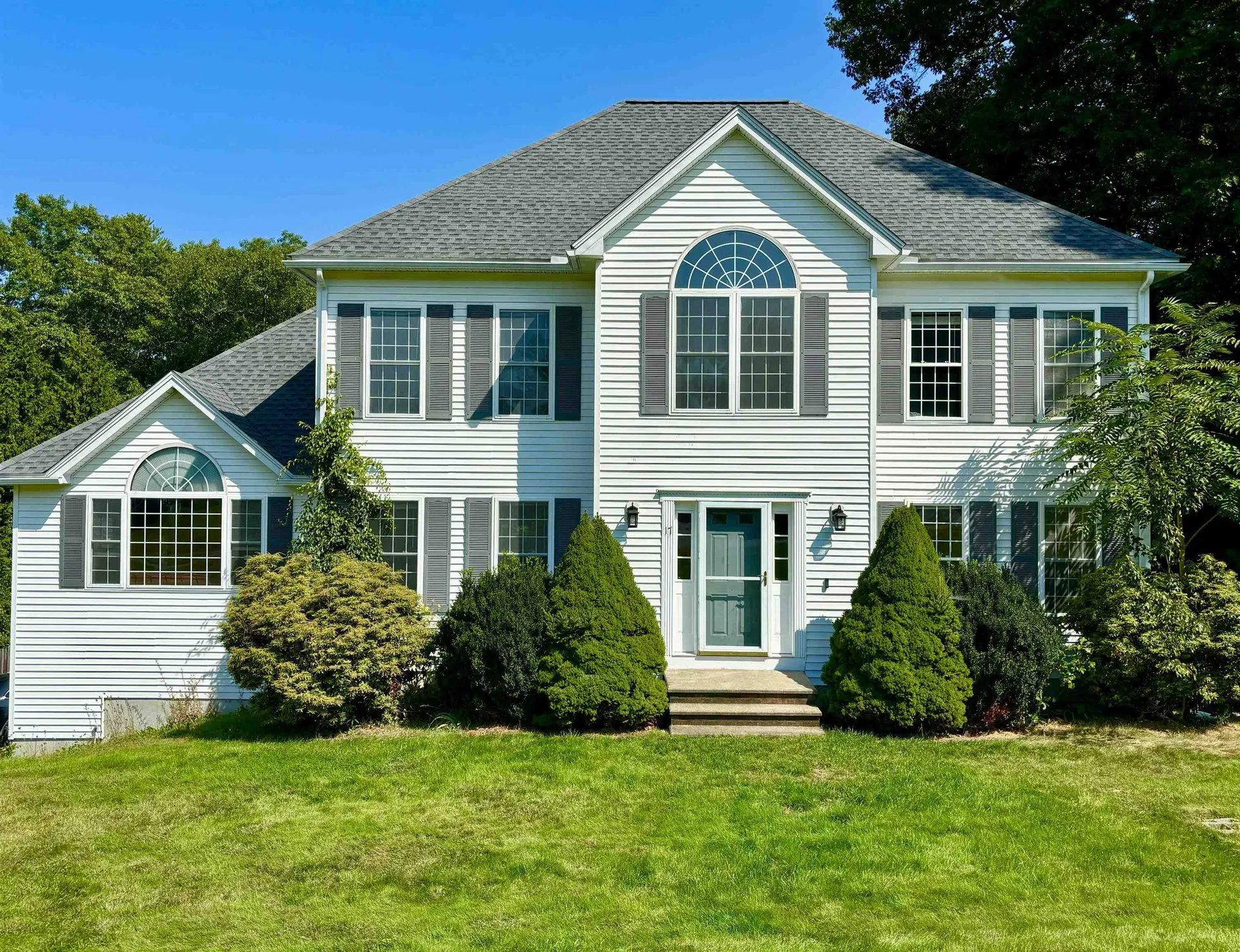 17 Deer Hill Circle Pelham NH 03076