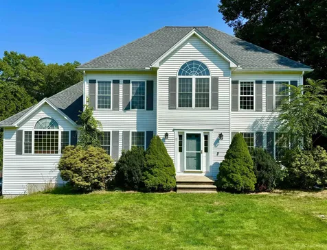 17 Deer Hill Circle Pelham NH 03076