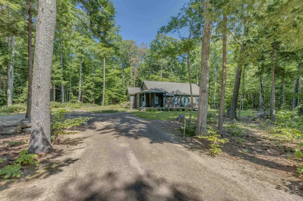 7 Paugus Road Holderness NH 03245