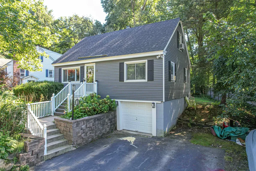 14 Coburn Avenue Pelham NH 03076