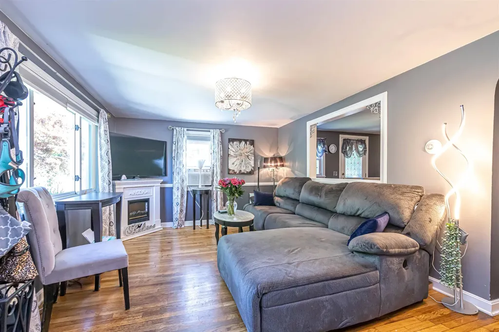 14 Coburn Avenue Pelham NH 03076
