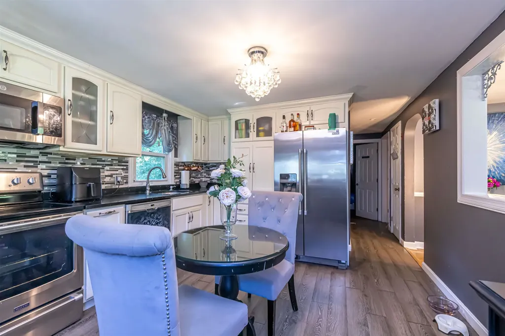 14 Coburn Avenue Pelham NH 03076