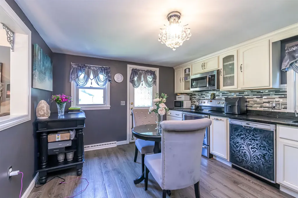 14 Coburn Avenue Pelham NH 03076