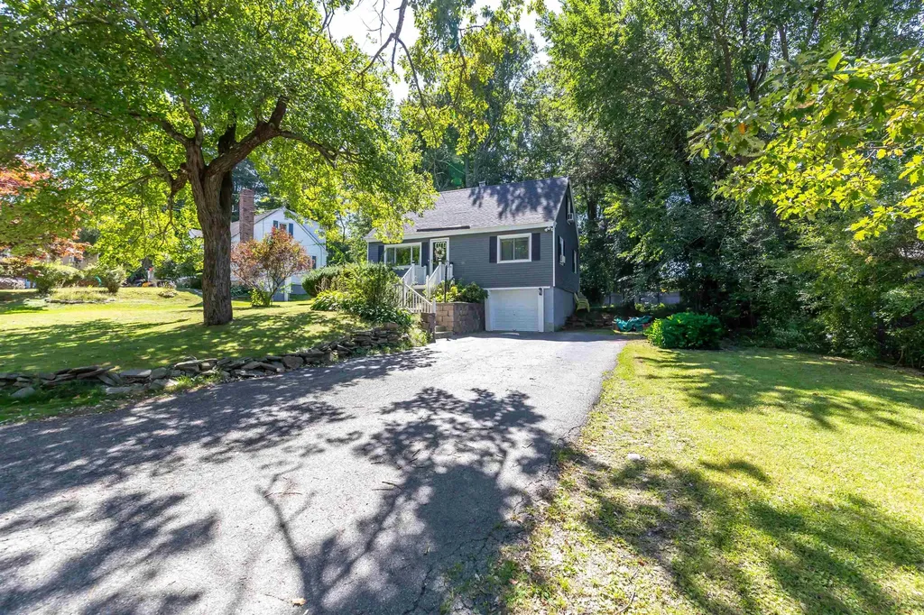 14 Coburn Avenue Pelham NH 03076