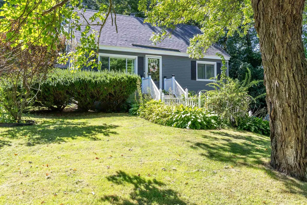 14 Coburn Avenue Pelham NH 03076