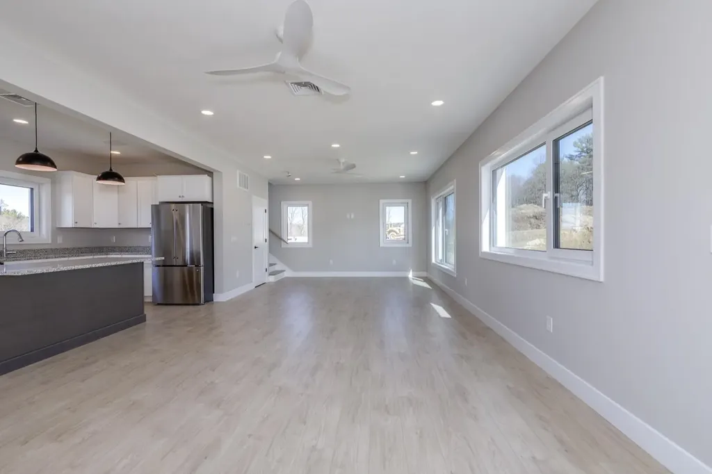 21 Windsor Lane Hudson NH 03051