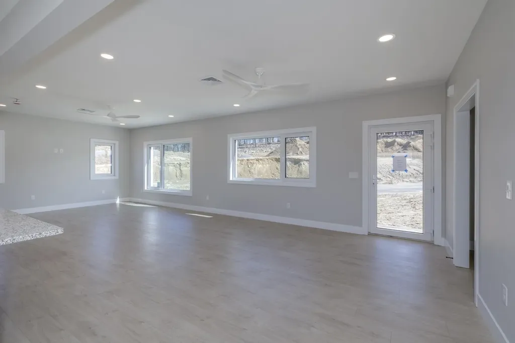 21 Windsor Lane Hudson NH 03051