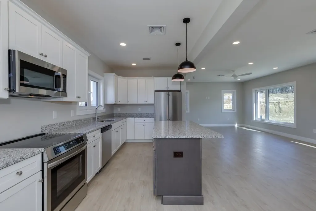 21 Windsor Lane Hudson NH 03051