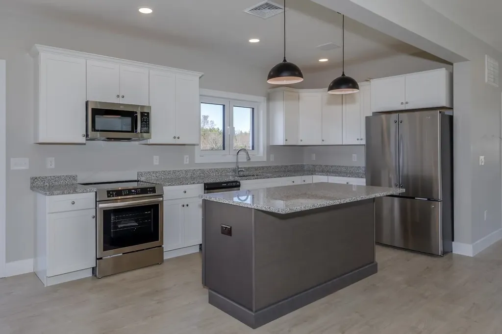 21 Windsor Lane Hudson NH 03051