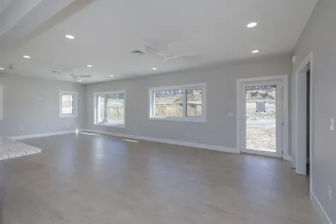 21 Windsor Lane Hudson NH 03051
