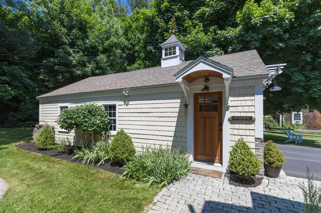 30 Gray Lodge Road Kittery ME 03904