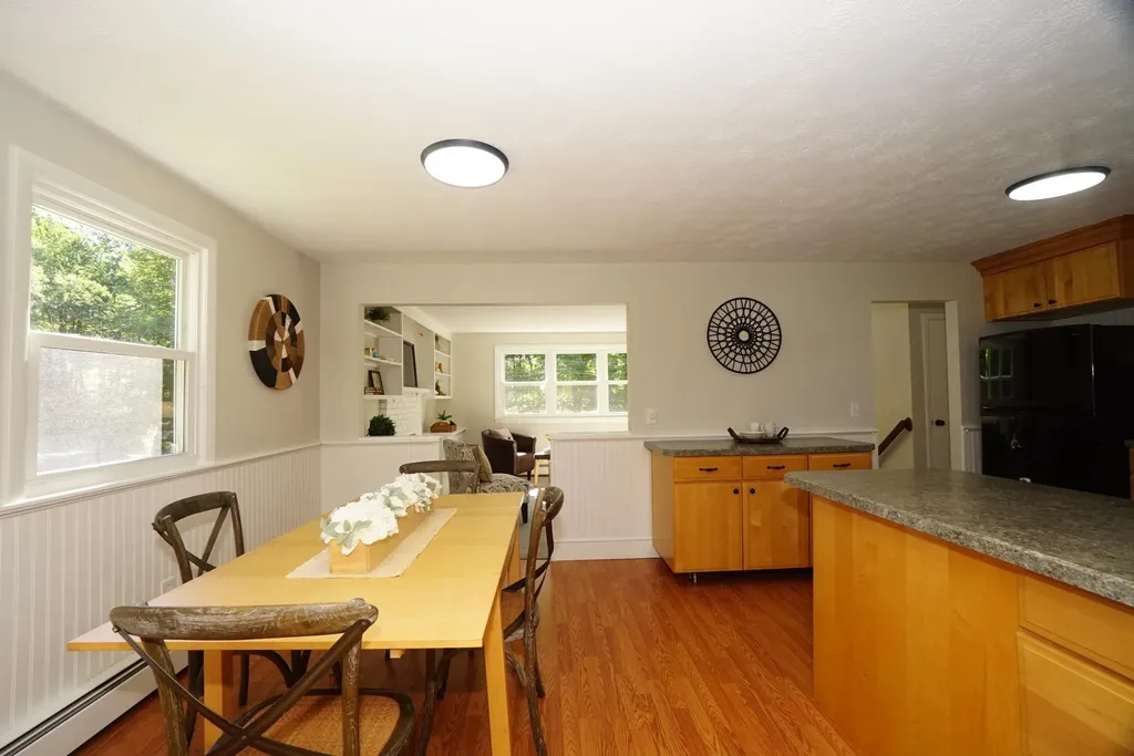 13 Overlook Avenue Londonderry NH 03053