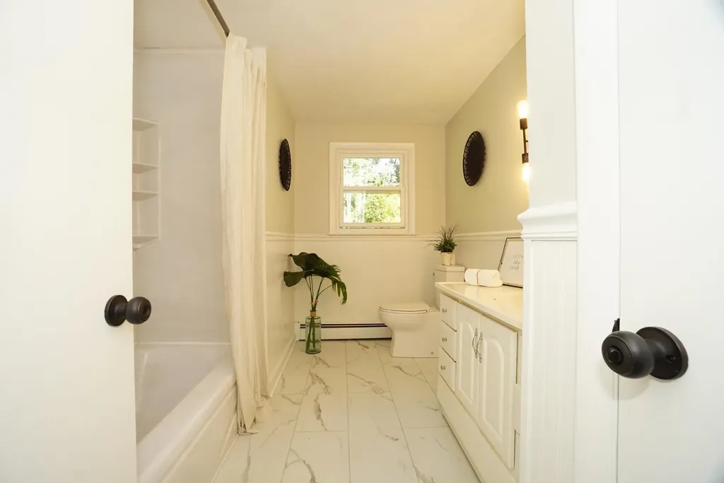 13 Overlook Avenue Londonderry NH 03053