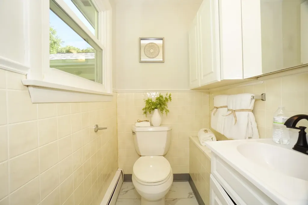 13 Overlook Avenue Londonderry NH 03053