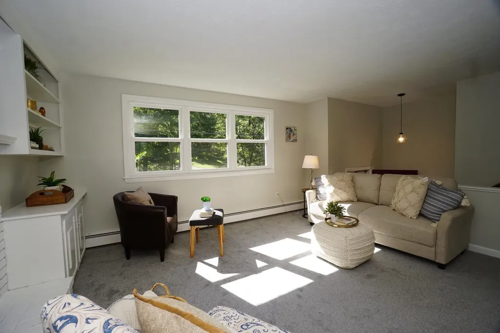 13 Overlook Avenue Londonderry NH 03053