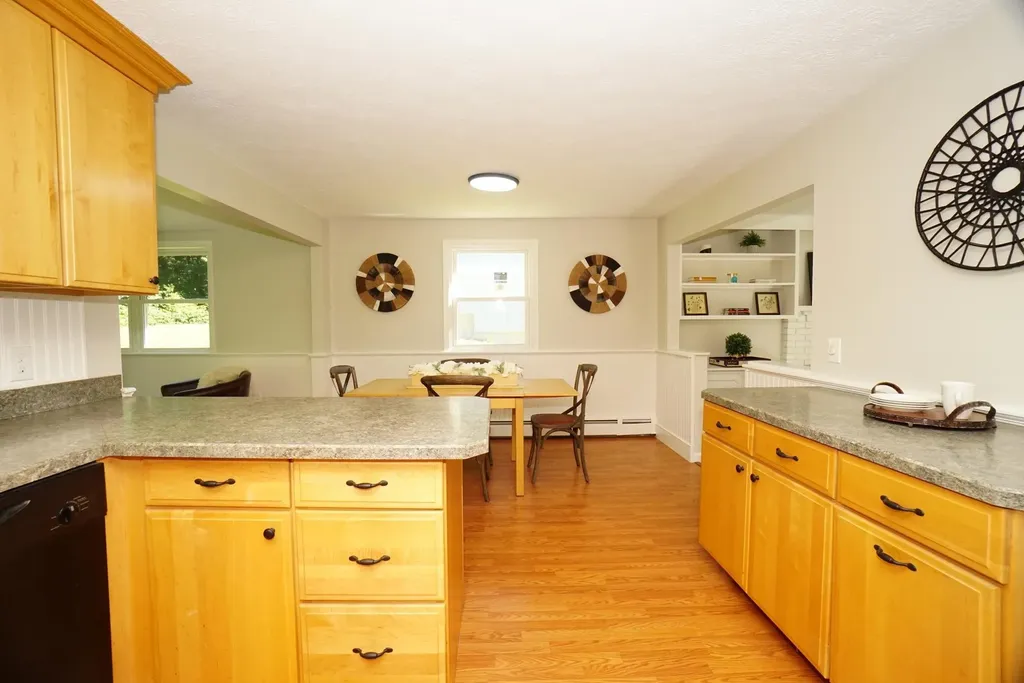 13 Overlook Avenue Londonderry NH 03053