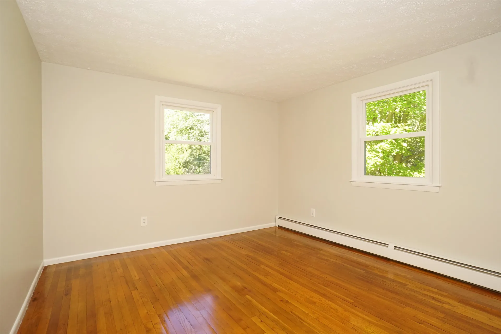 13 Overlook Avenue Londonderry NH 03053