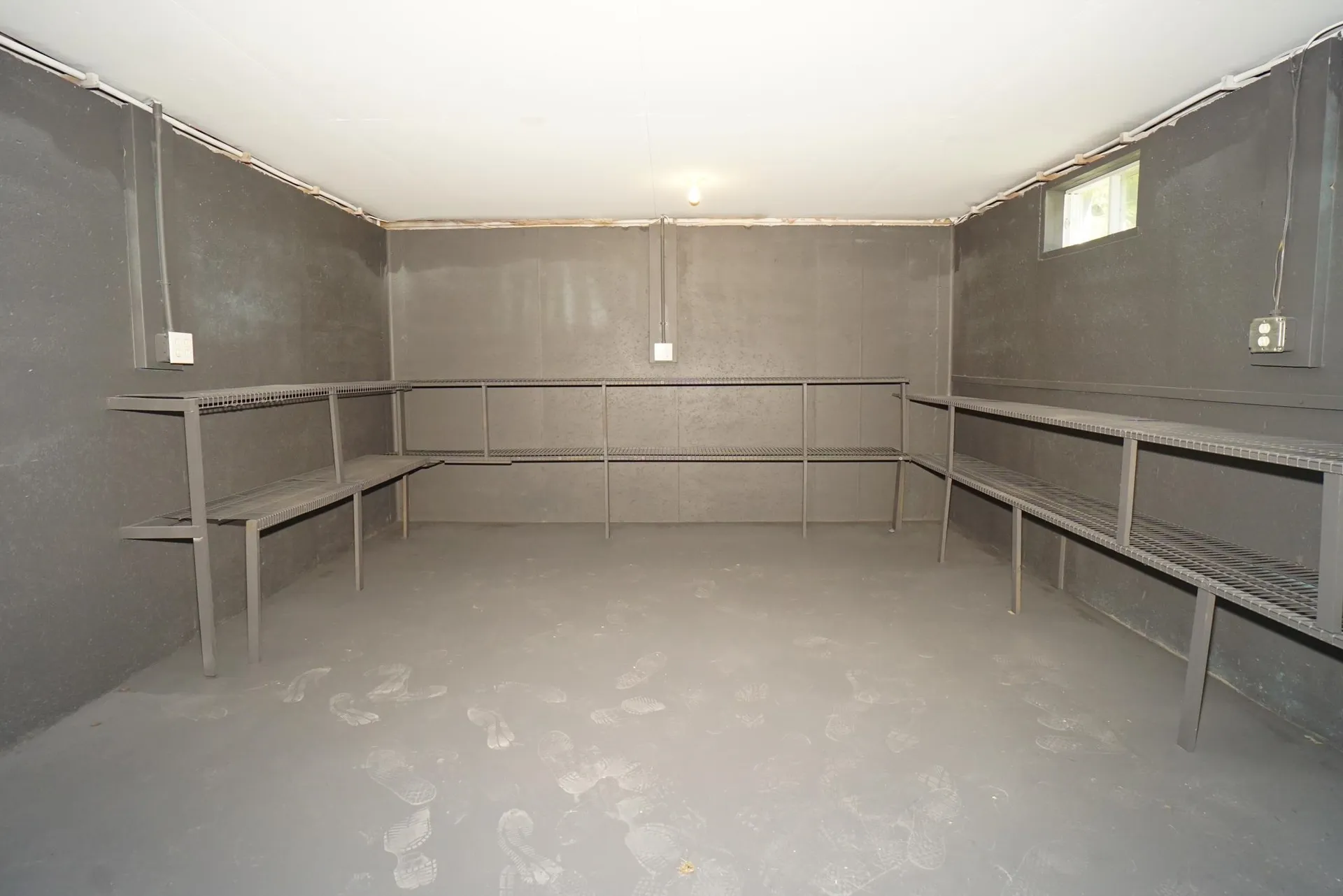 13 Overlook Avenue Londonderry NH 03053