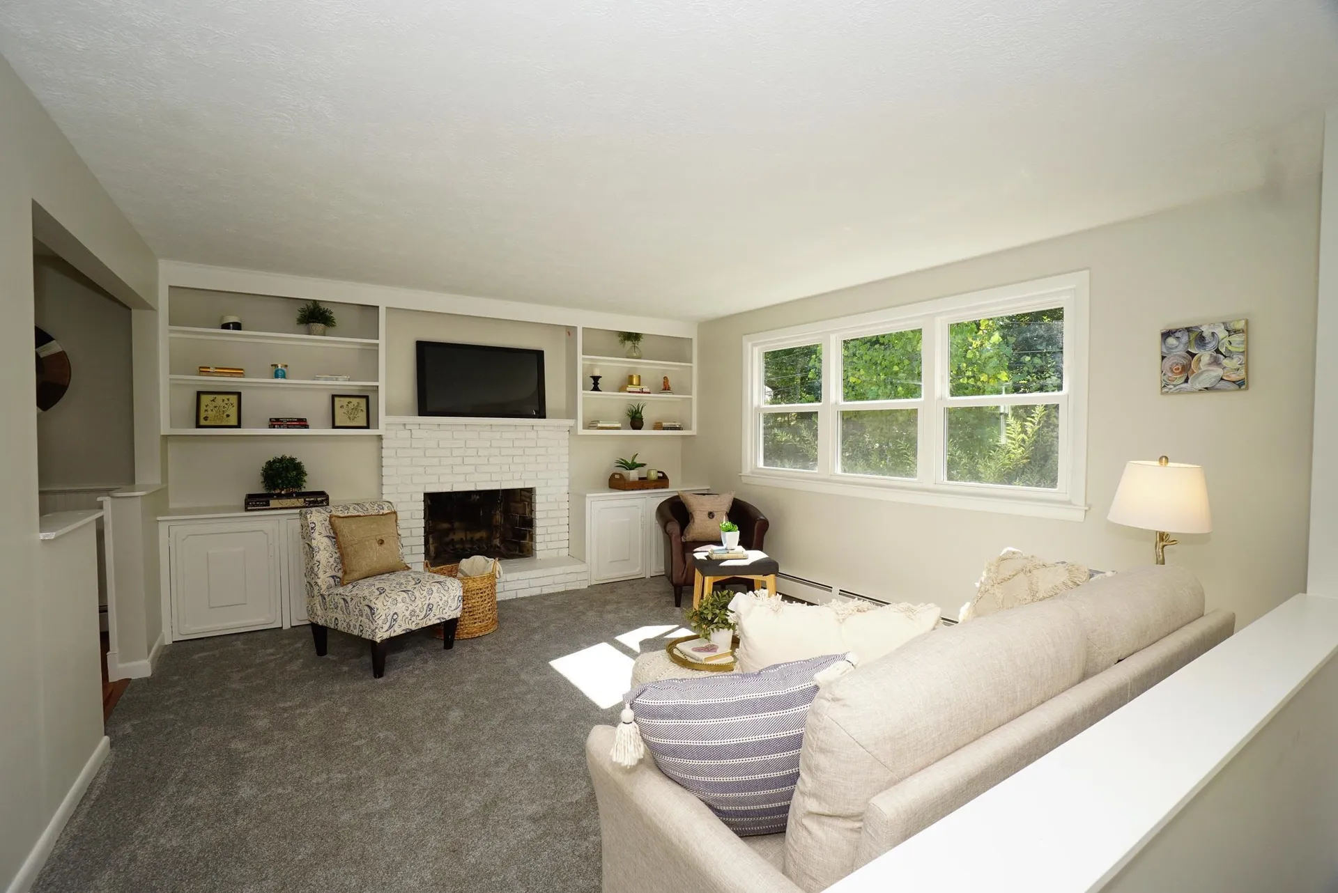 13 Overlook Avenue Londonderry NH 03053