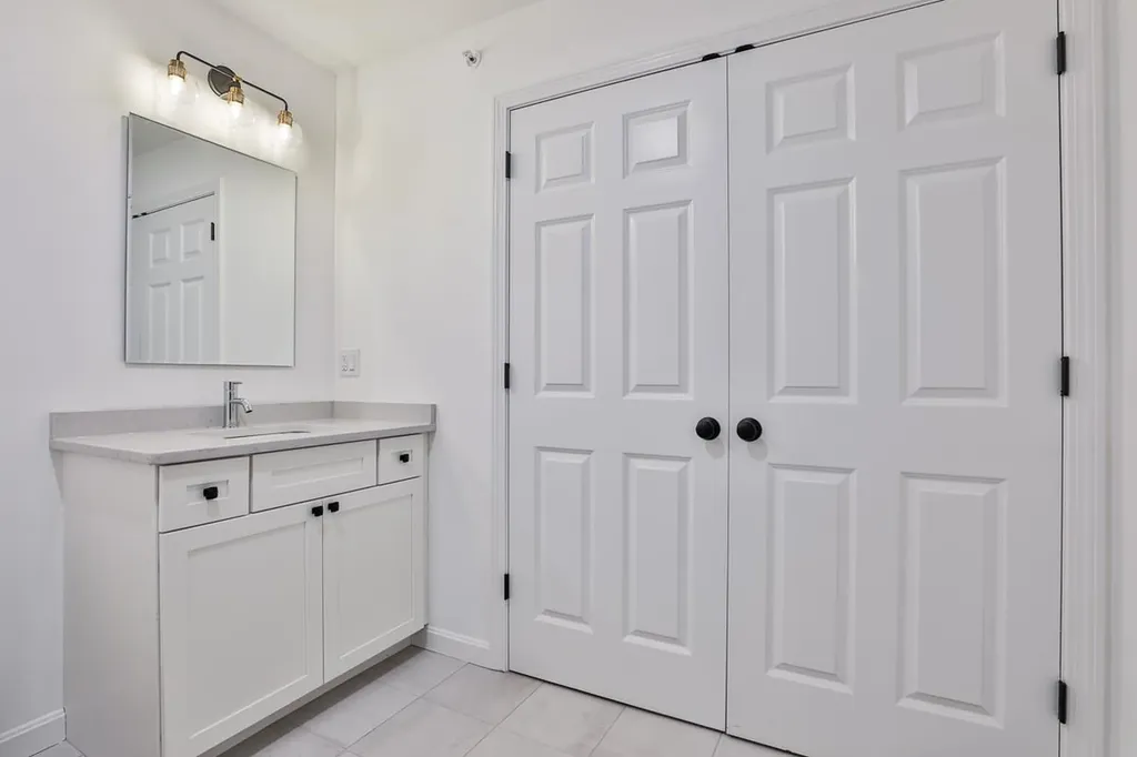 109 Centerwood Way Manchester NH 03102