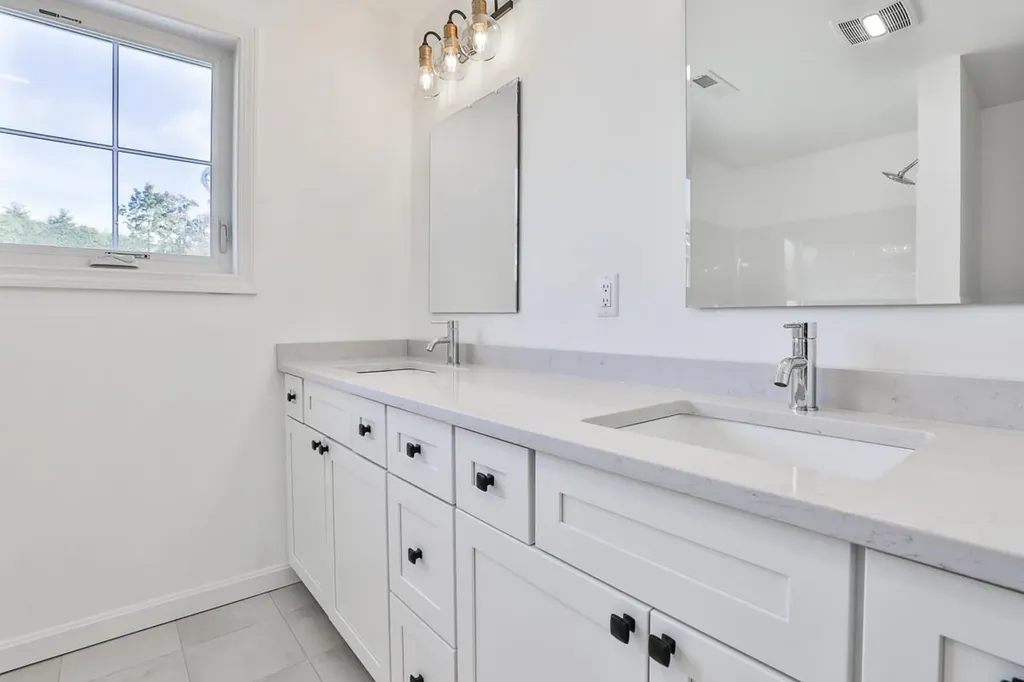 109 Centerwood Way Manchester NH 03102