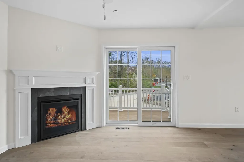 109 Centerwood Way Manchester NH 03102