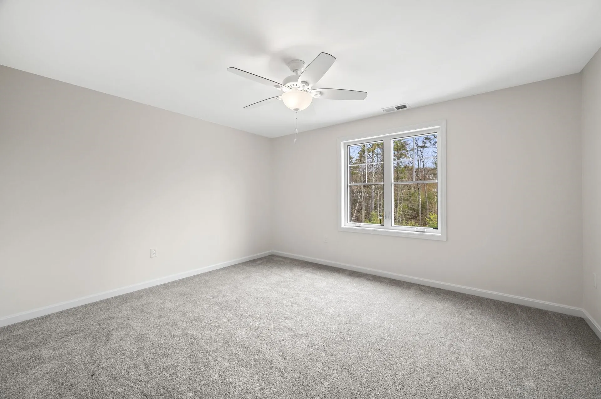 109 Centerwood Way Manchester NH 03102