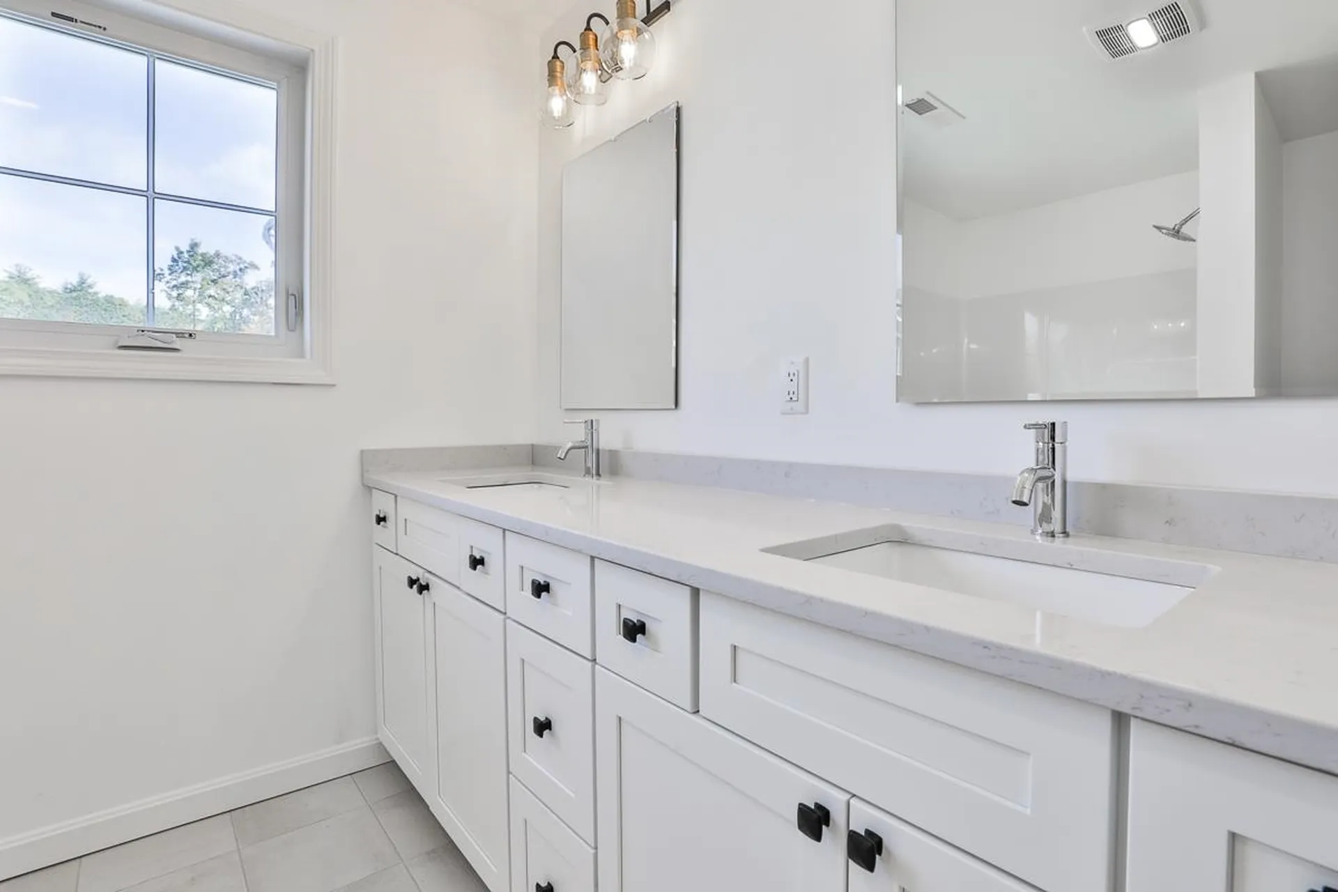 109 Centerwood Way Manchester NH 03102