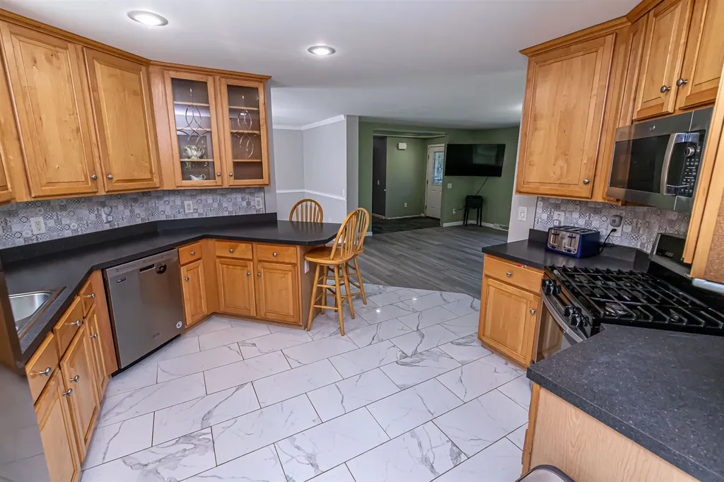 12 Klein Drive Salem NH 03079