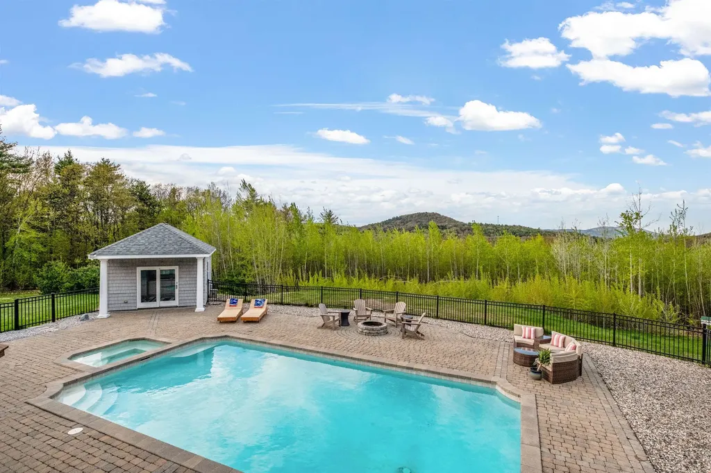 33 Sky Lane Wolfeboro NH 03894
