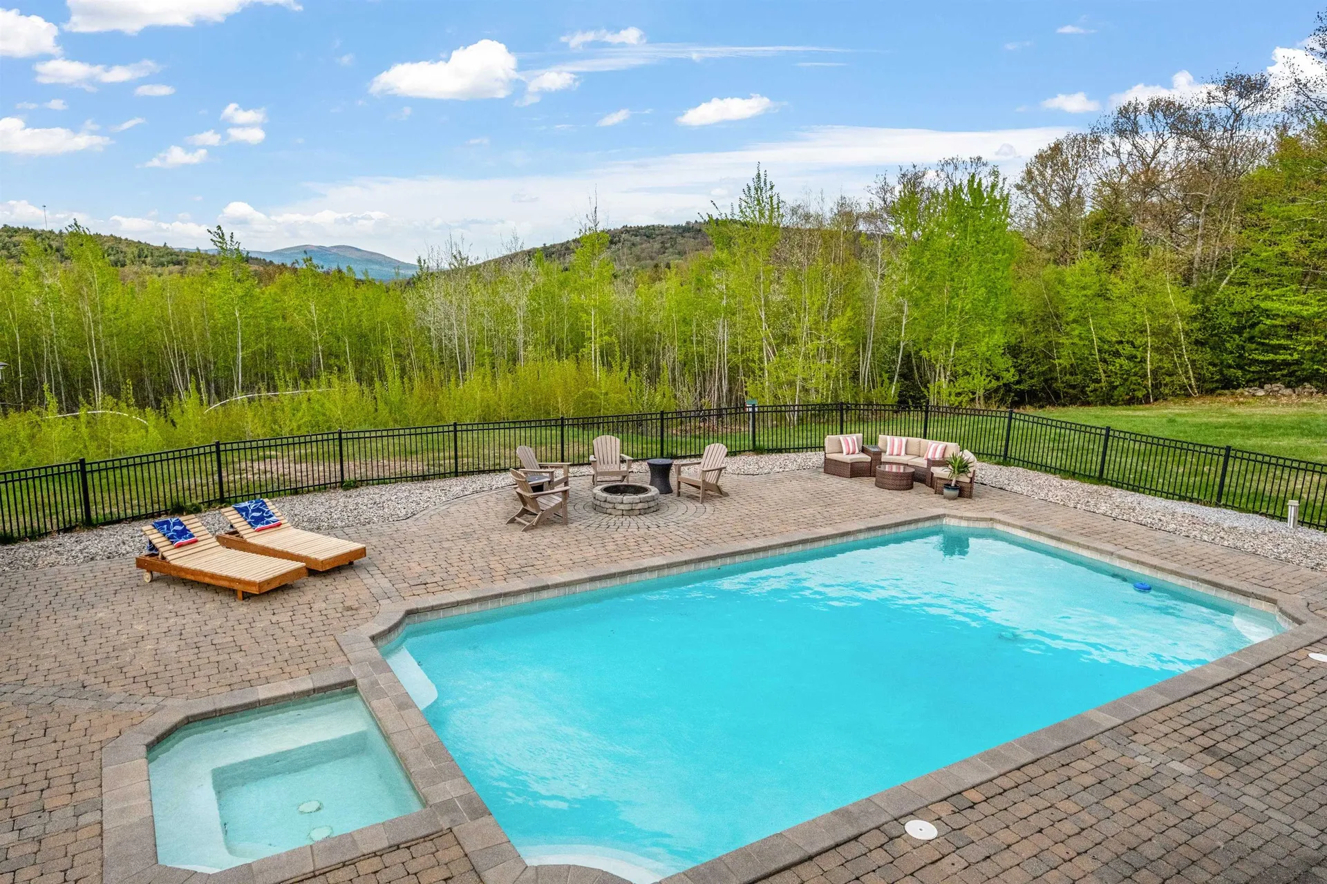 33 Sky Lane Wolfeboro NH 03894