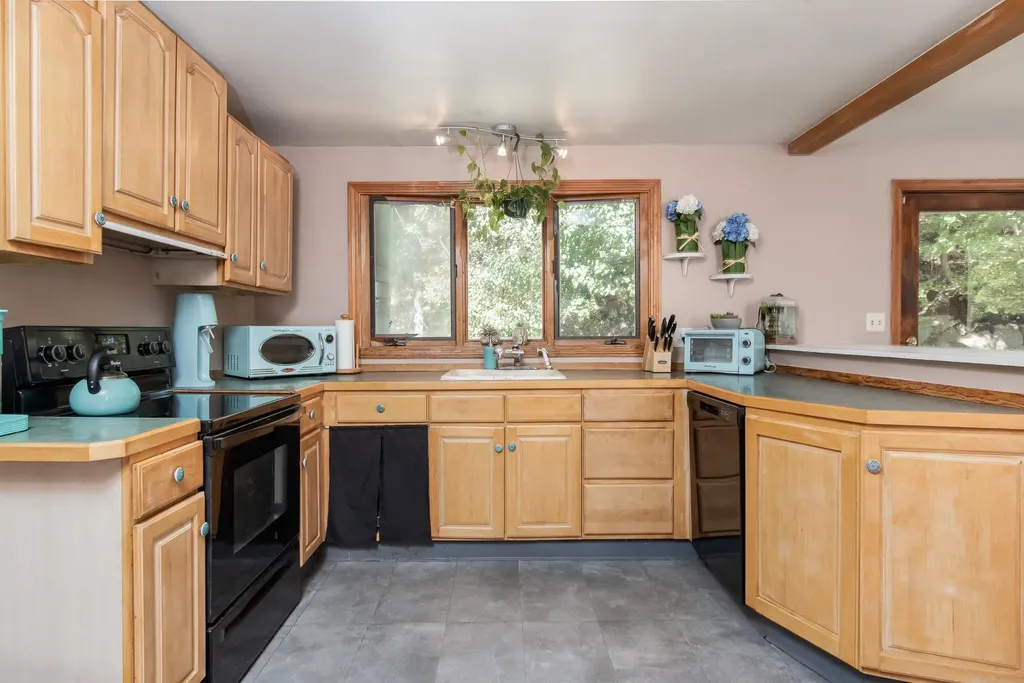 267 Meadow Road New Boston NH 03070