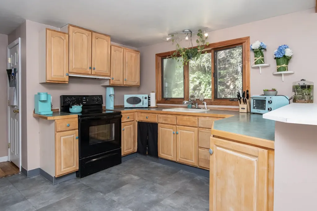 267 Meadow Road New Boston NH 03070