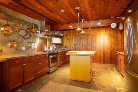 22 Loop Road Winhall VT 05340